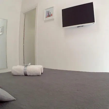 לינה וארוחת בוקר Be