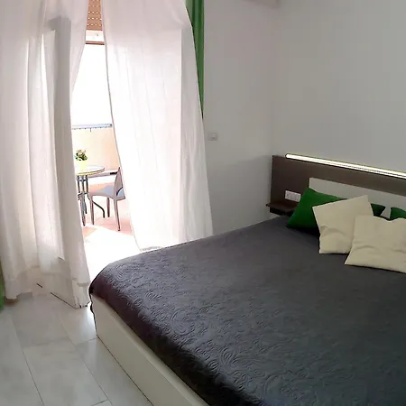 Be לינה וארוחת בוקר